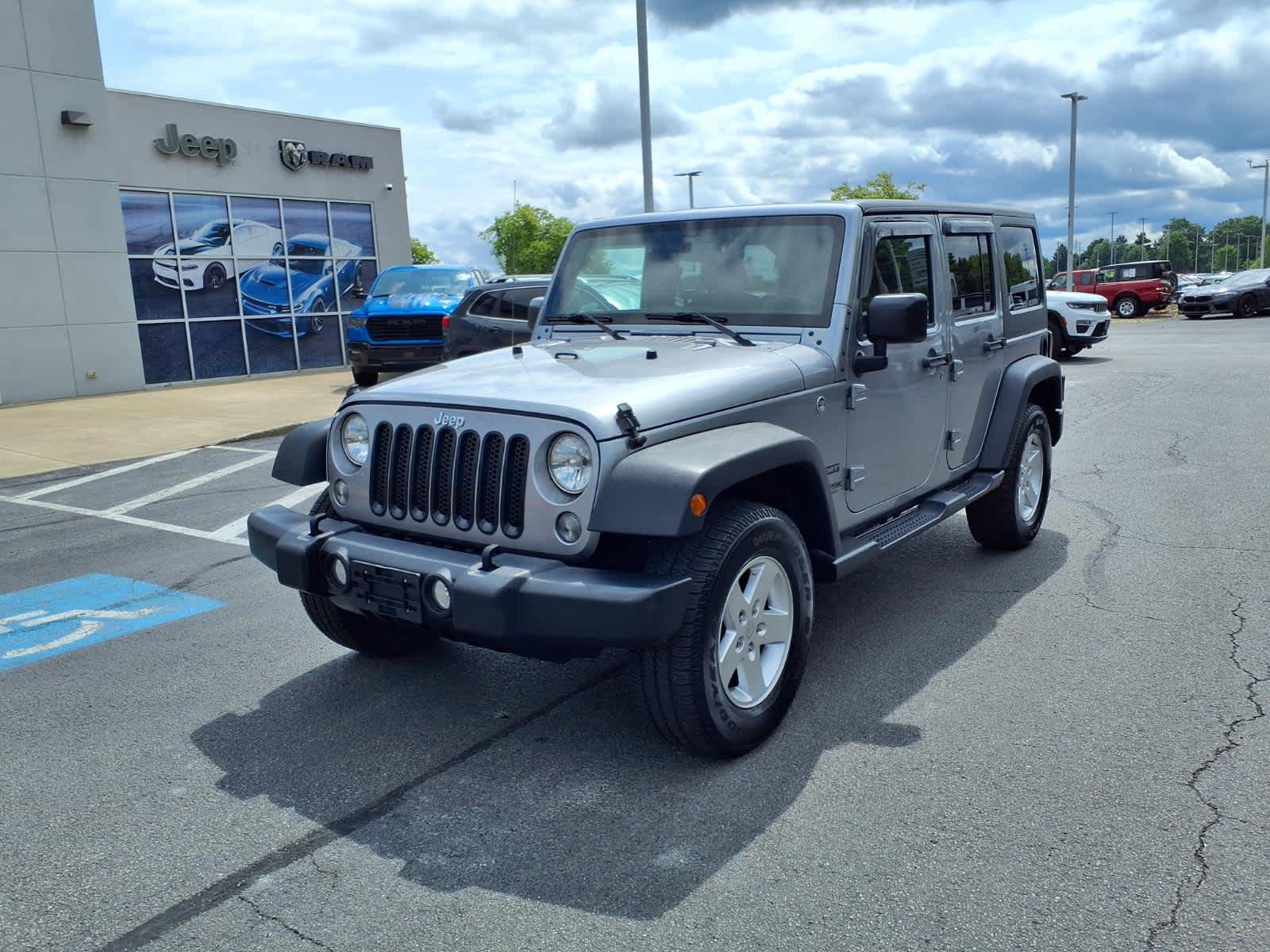 Used 2018 Jeep Wrangler JK Unlimited Sport S with VIN 1C4BJWDG1JL834035 for sale in Columbiana, OH