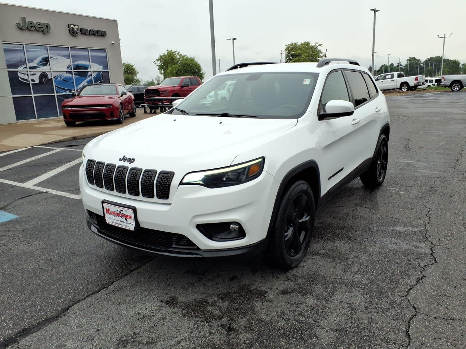 Used 2019 Jeep Cherokee Altitude with VIN 1C4PJMLX5KD456017 for sale in Columbiana, OH