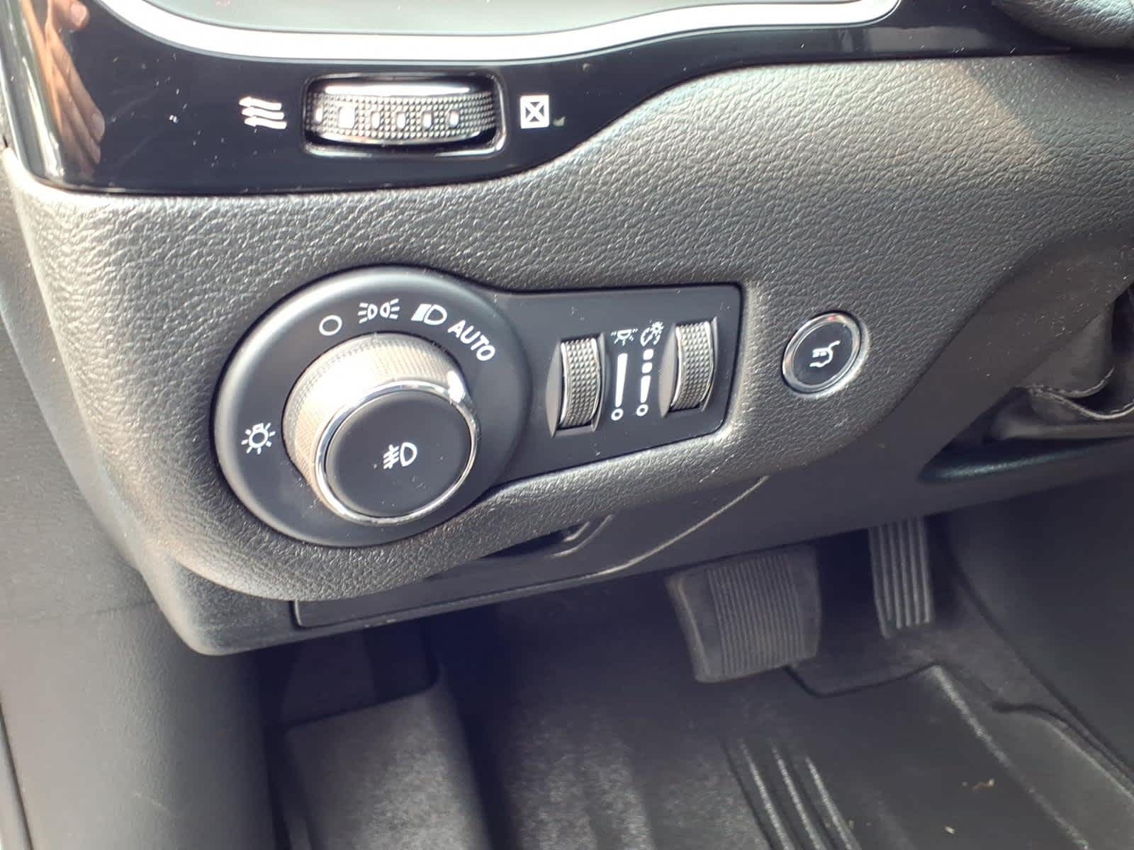 2023 Jeep Cherokee Altitude Lux