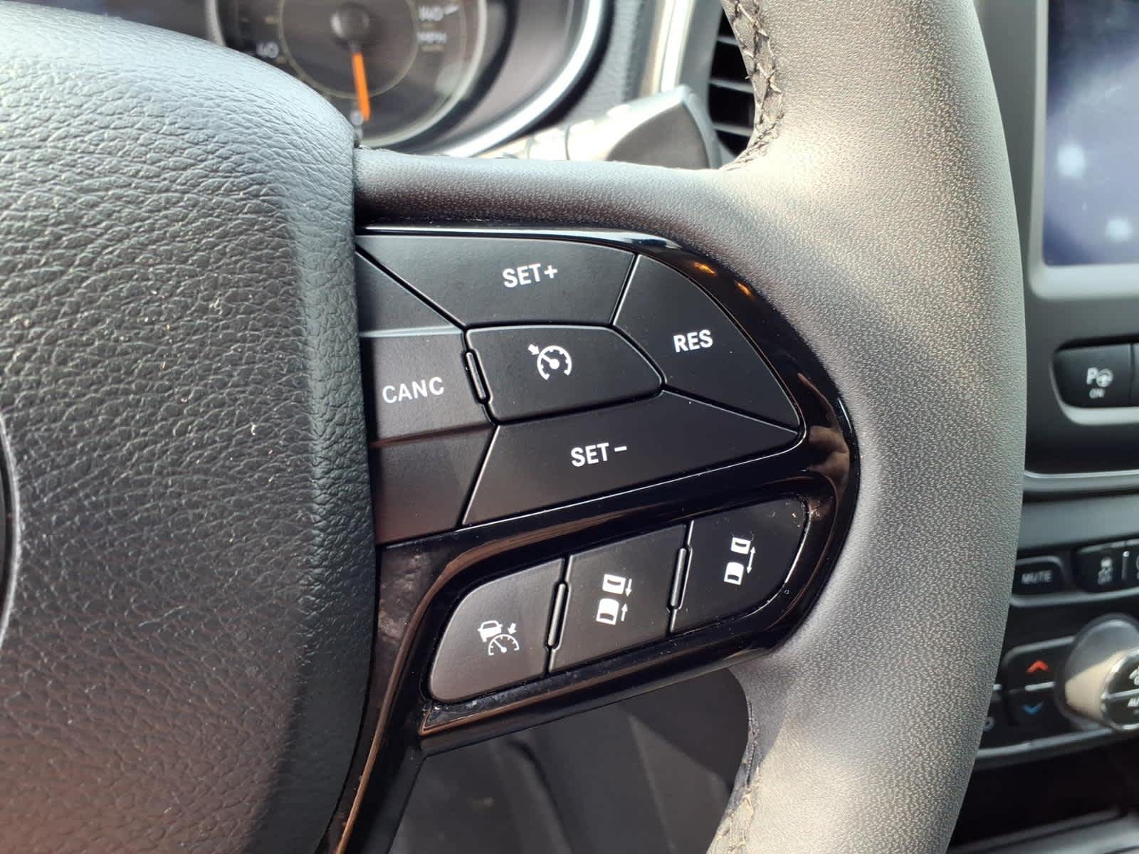 2023 Jeep Cherokee Altitude Lux