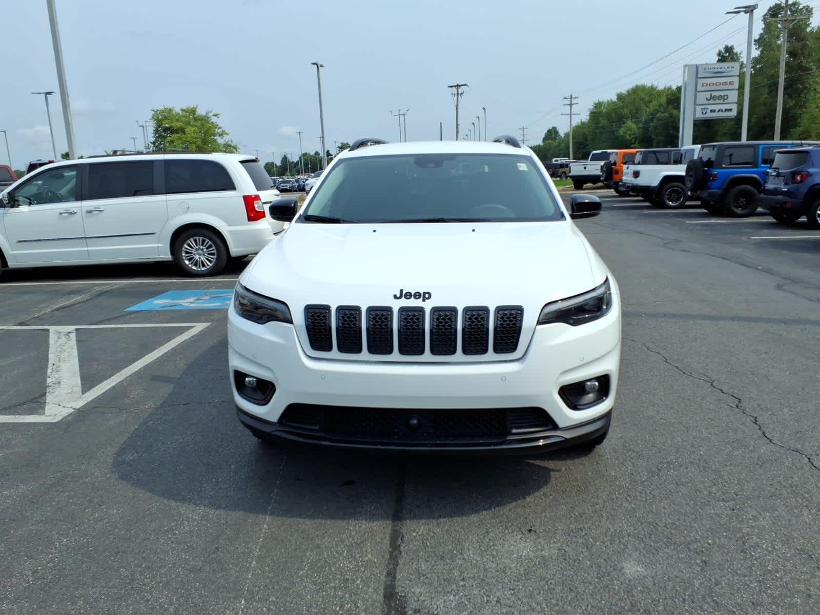 2023 Jeep Cherokee Altitude Lux