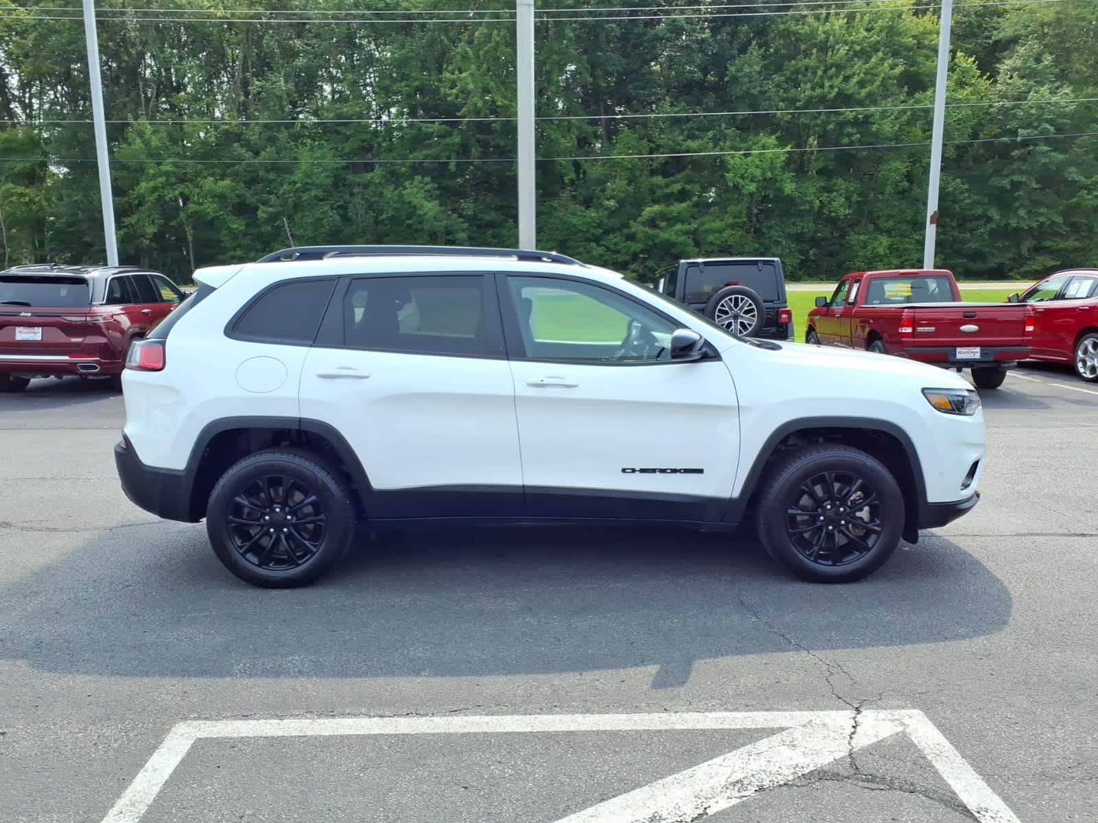 2023 Jeep Cherokee Altitude Lux