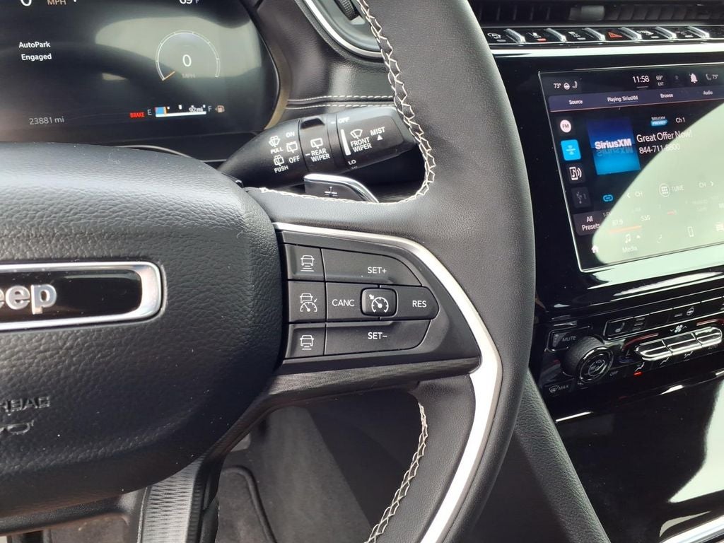 2025 Jeep Grand Cherokee Laredo