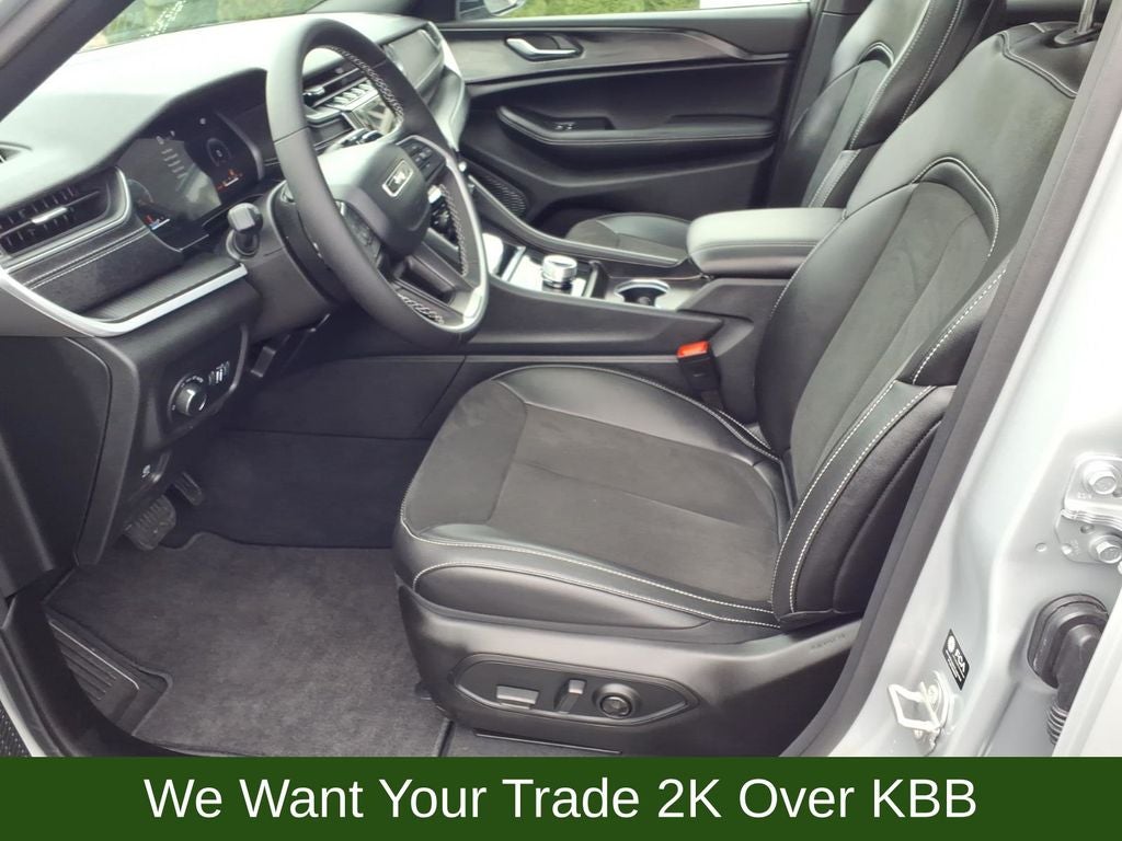 2025 Jeep Grand Cherokee Base