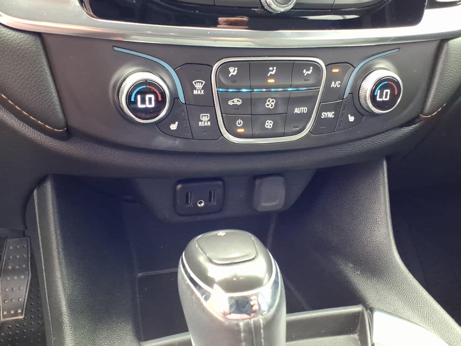 2020 Chevrolet Traverse LT Cloth