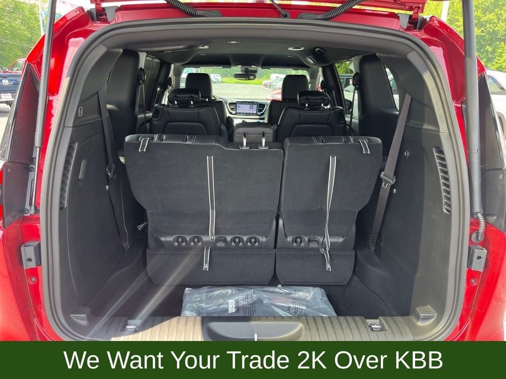 2025 Chrysler Pacifica Select