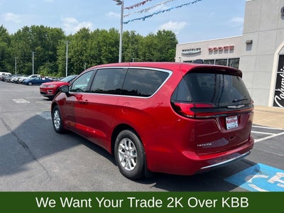 2025 Chrysler Pacifica Select