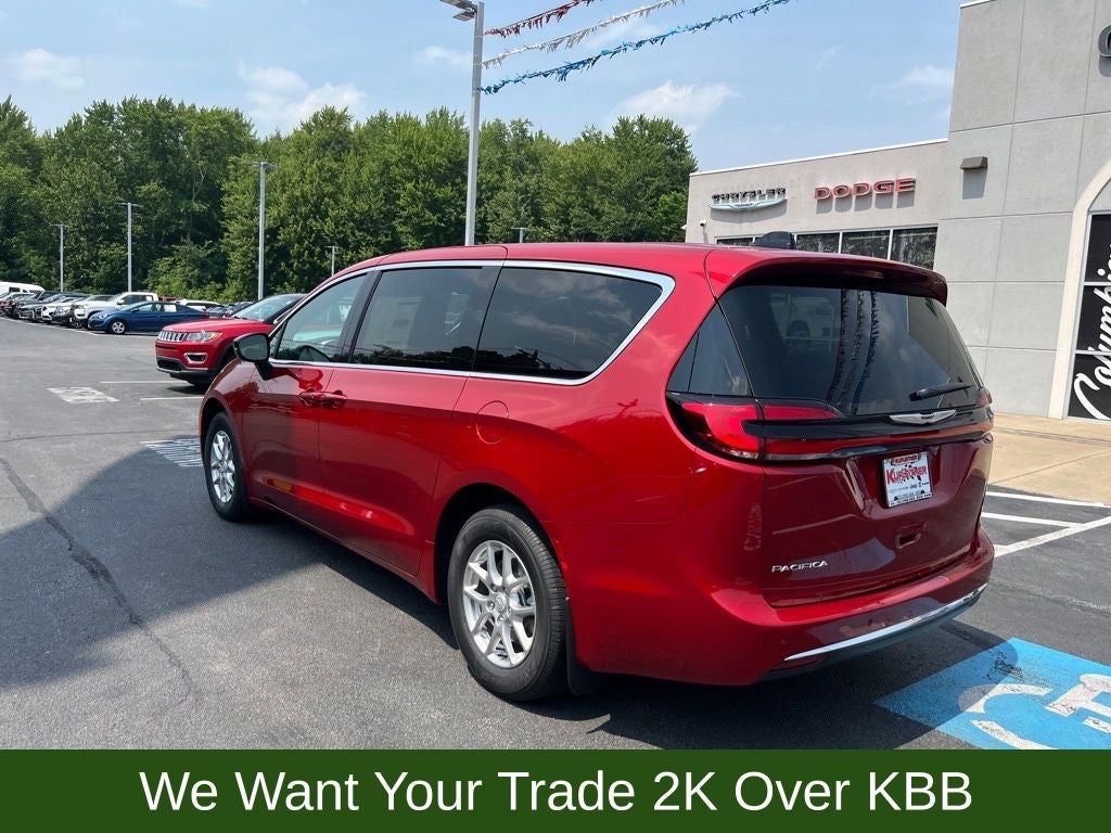 2025 Chrysler Pacifica Select