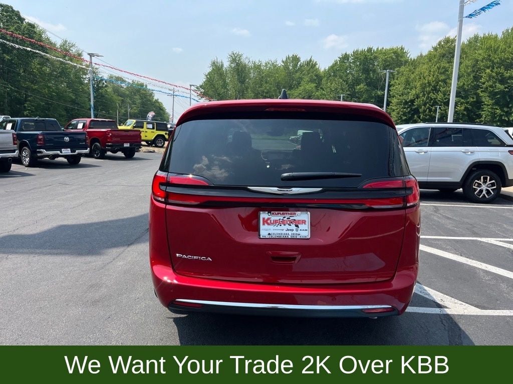 2025 Chrysler Pacifica Select