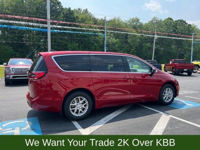 2025 Chrysler Pacifica Select