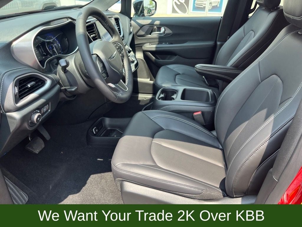 2025 Chrysler Pacifica Select