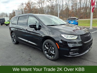 2026 Chrysler Pacifica Select