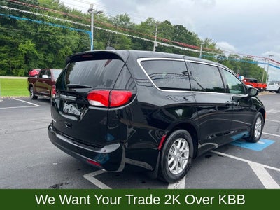 2025 Chrysler Voyager LX