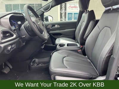 2025 Chrysler Voyager LX