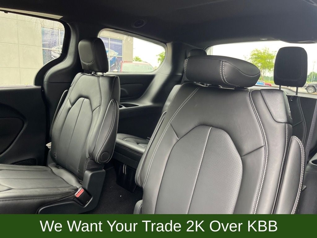 2025 Chrysler Voyager LX