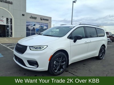 2026 Chrysler Pacifica Select