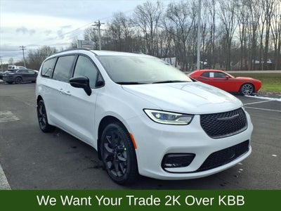 2026 Chrysler Pacifica Select