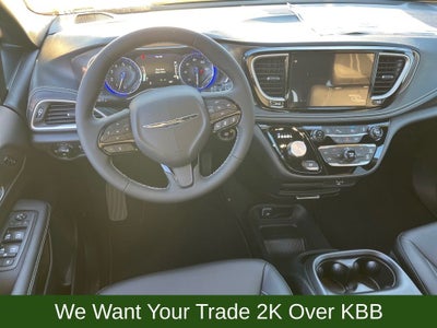 2026 Chrysler Pacifica Select