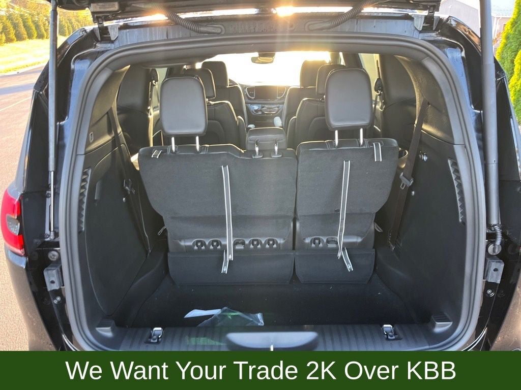 2026 Chrysler Pacifica Select