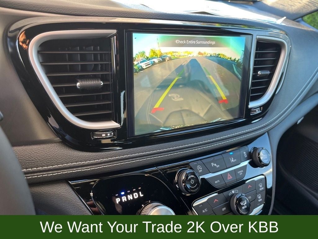 2026 Chrysler Pacifica Select