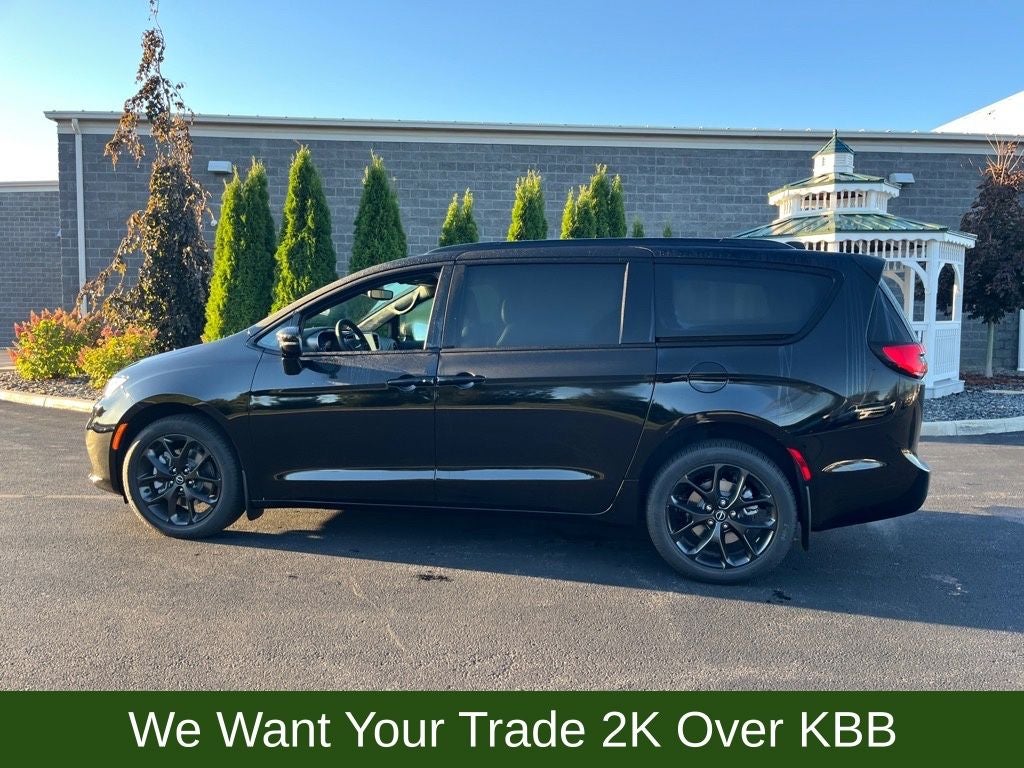 2026 Chrysler Pacifica Select