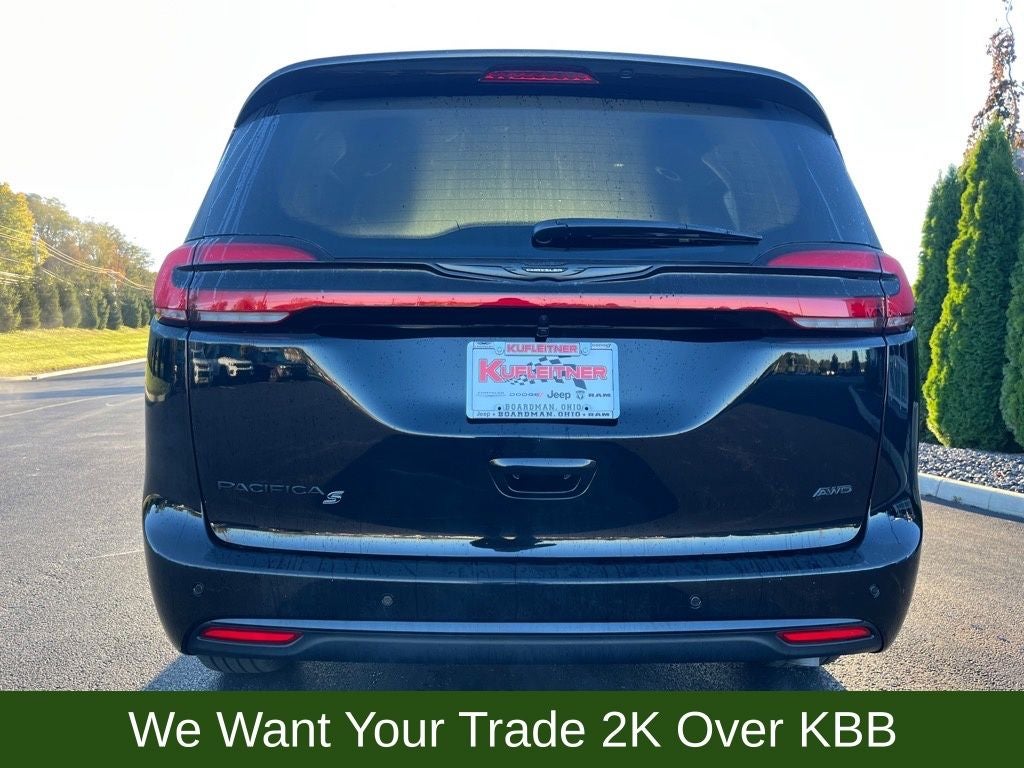 2026 Chrysler Pacifica Select