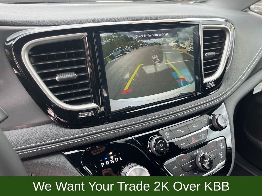 2026 Chrysler Pacifica Select