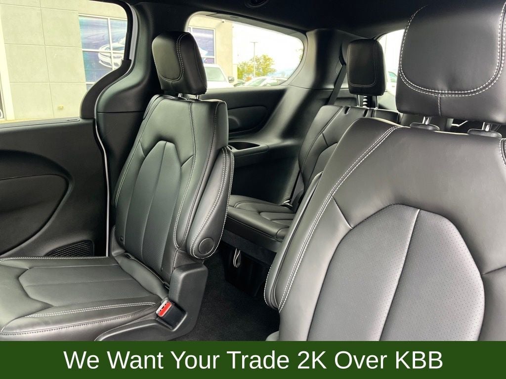 2026 Chrysler Pacifica Select