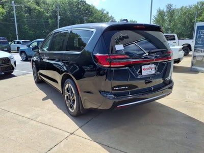 2027 Chrysler Pacifica Limited