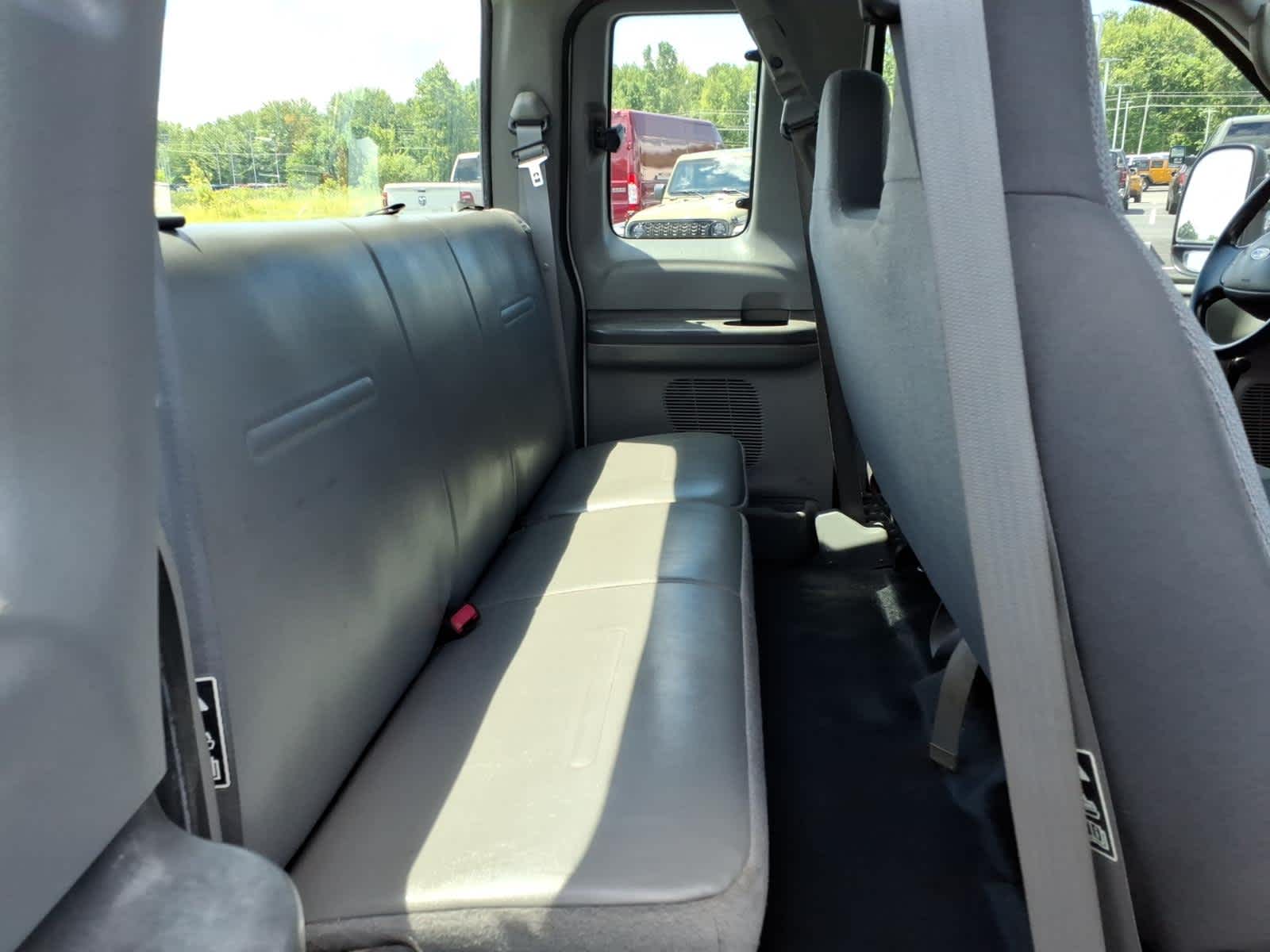 2004 Ford Super Duty F-250 Base