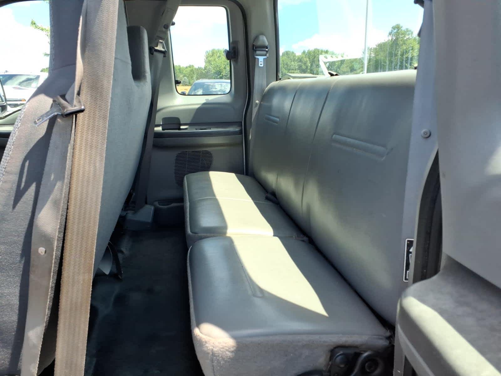 2004 Ford Super Duty F-250 Base