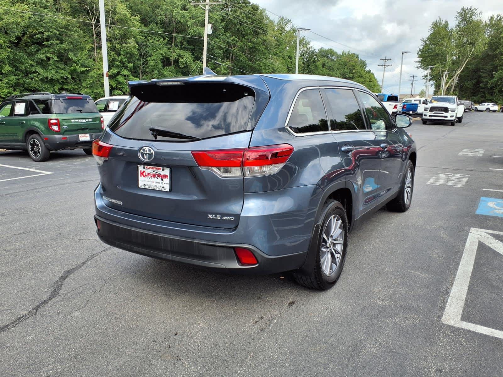 2019 Toyota Highlander SE