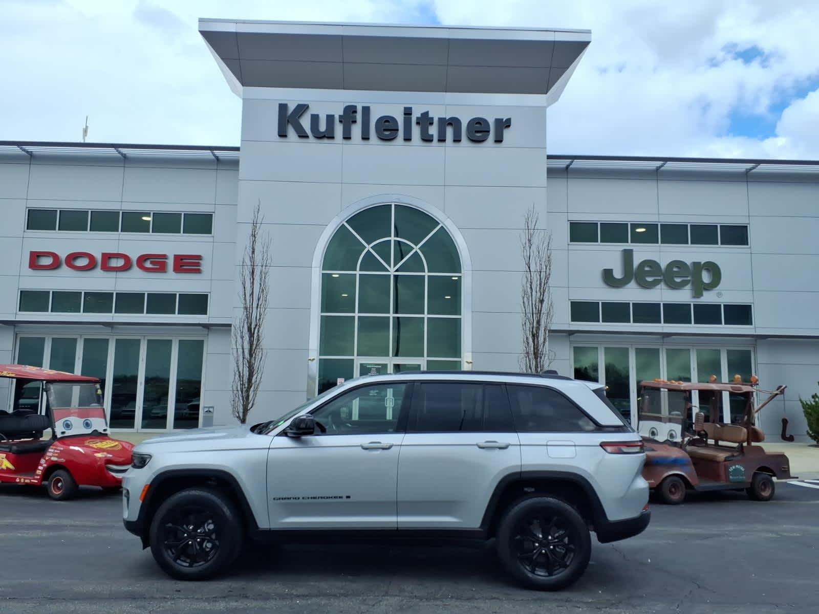 2025 Jeep Grand Cherokee Base