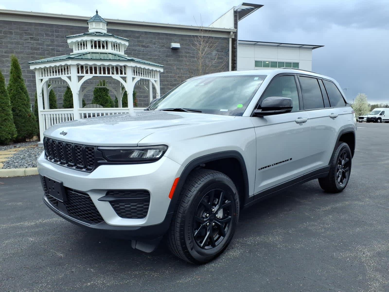 2025 Jeep Grand Cherokee Base