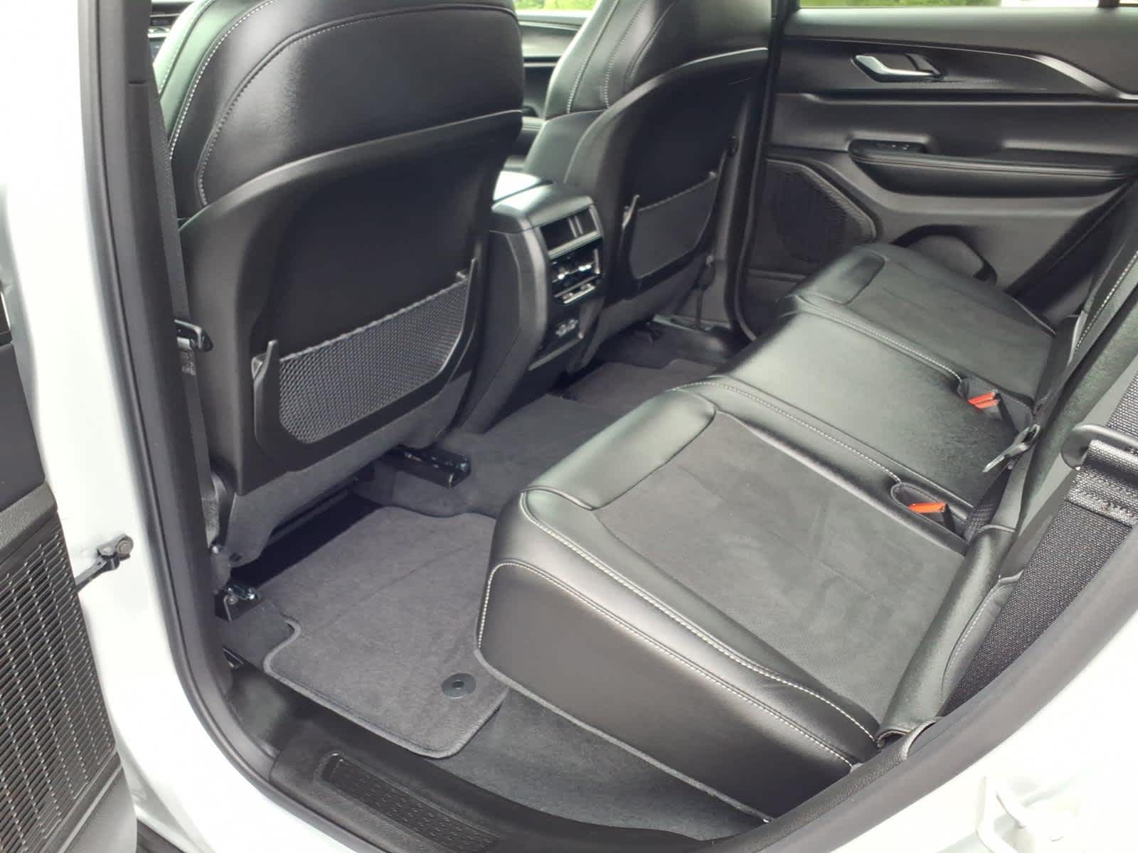 2025 Jeep Grand Cherokee Base