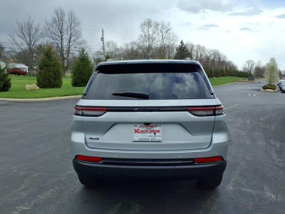 2025 Jeep Grand Cherokee Base