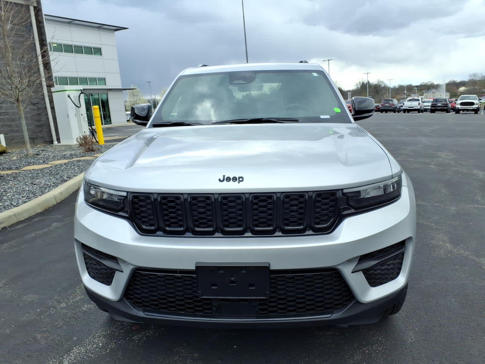 2025 Jeep Grand Cherokee Base