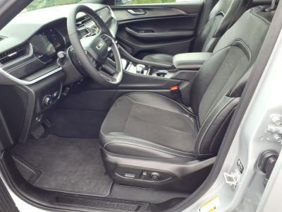 2025 Jeep Grand Cherokee Base