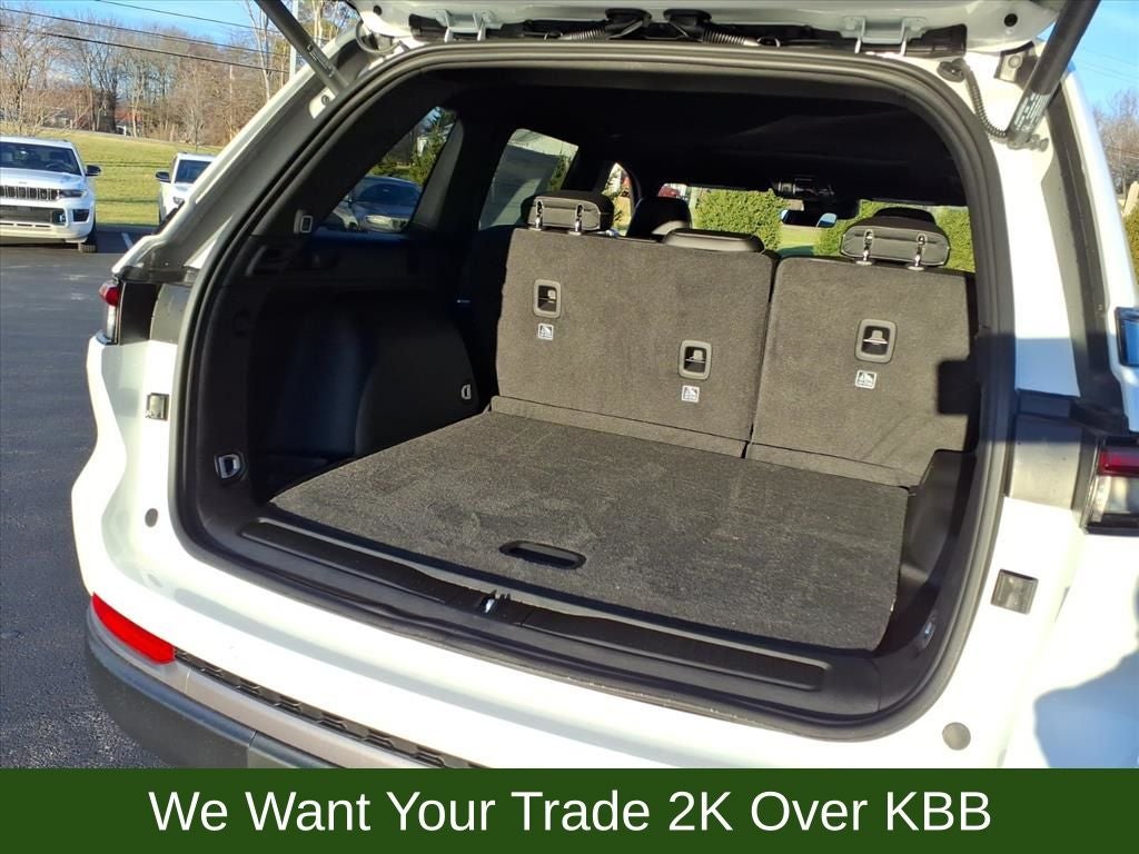 2026 Jeep Grand Cherokee Laredo Altitude