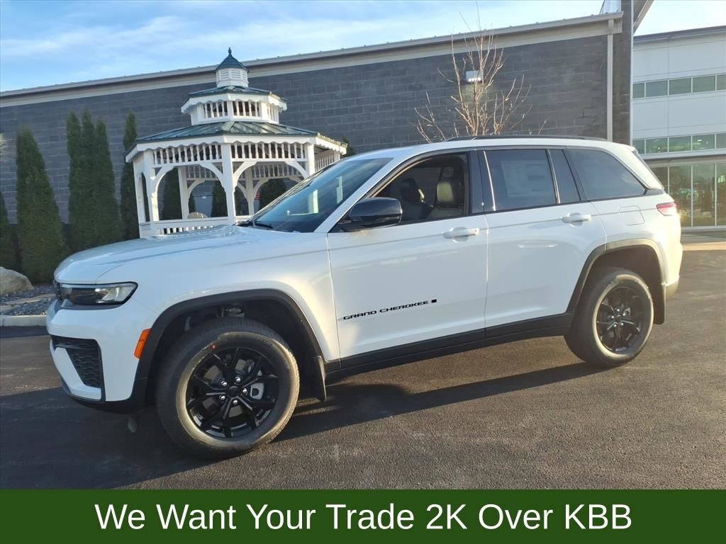 2026 Jeep Grand Cherokee Laredo Altitude