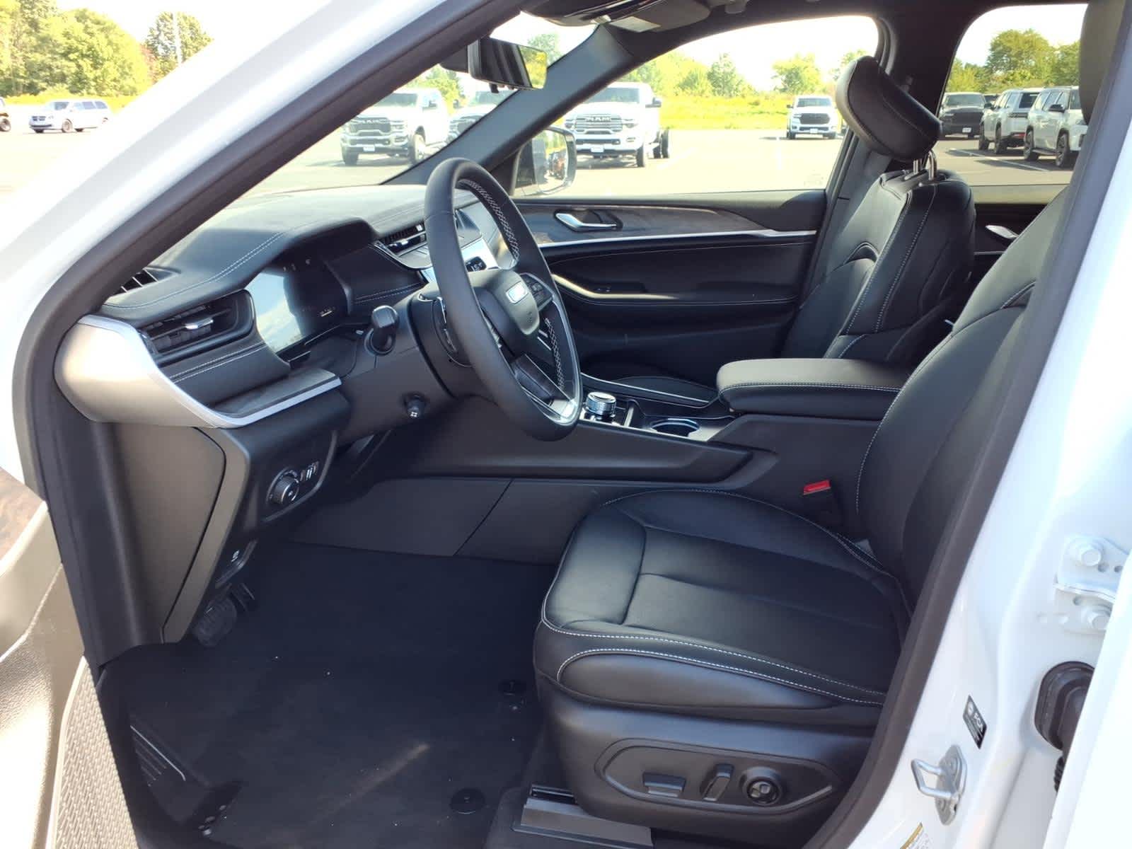 2026 Jeep Grand Cherokee Limited Reserve