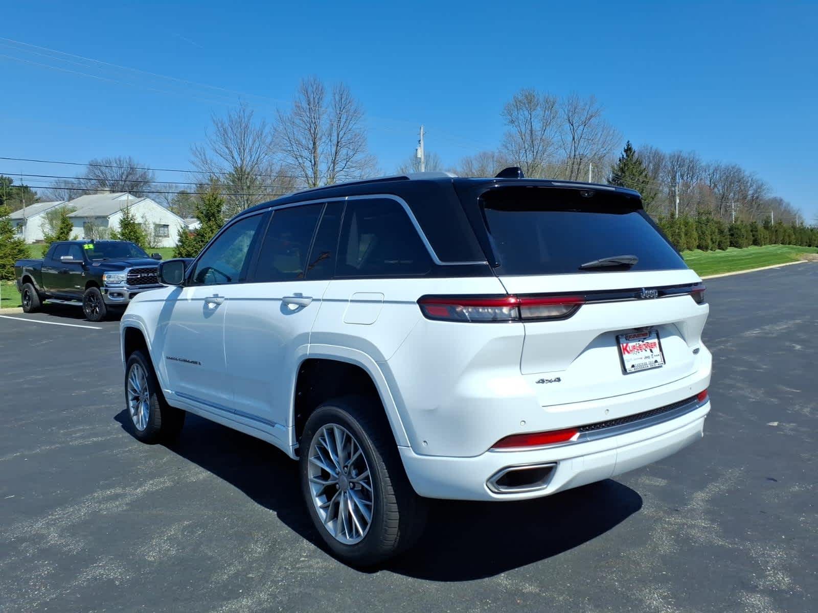 2022 Jeep Grand Cherokee Summit