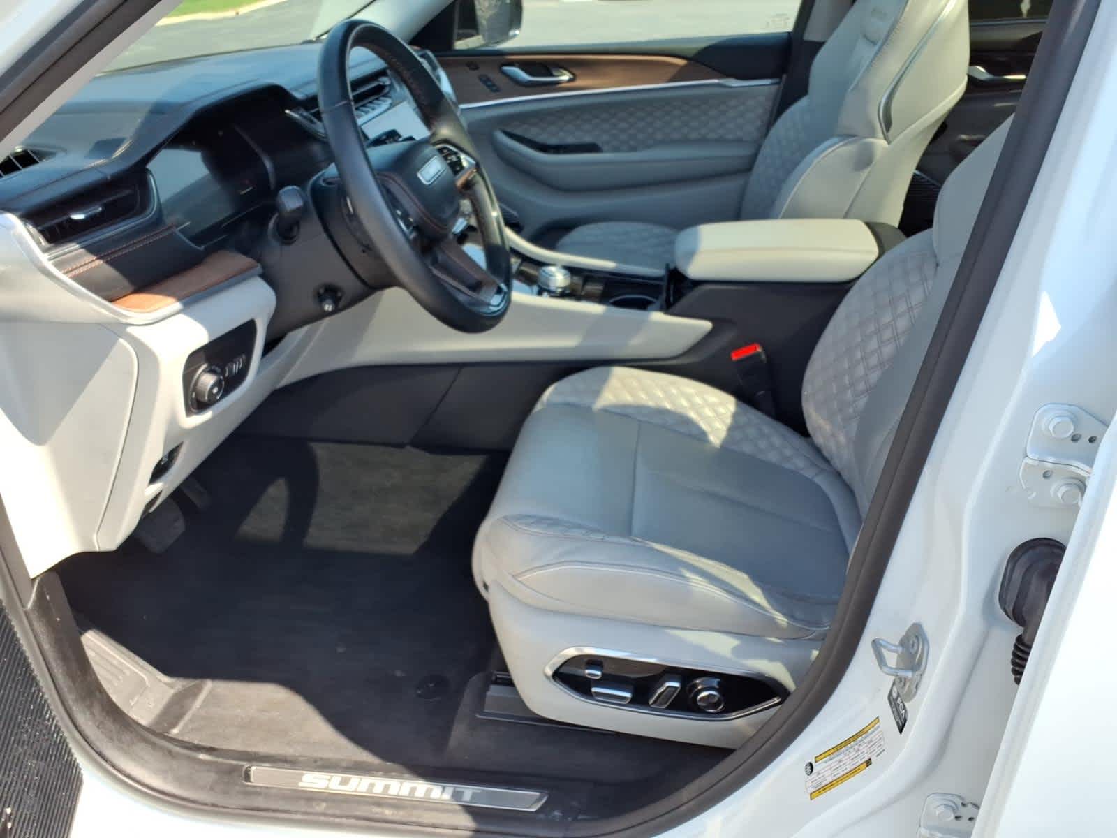 2022 Jeep Grand Cherokee Summit