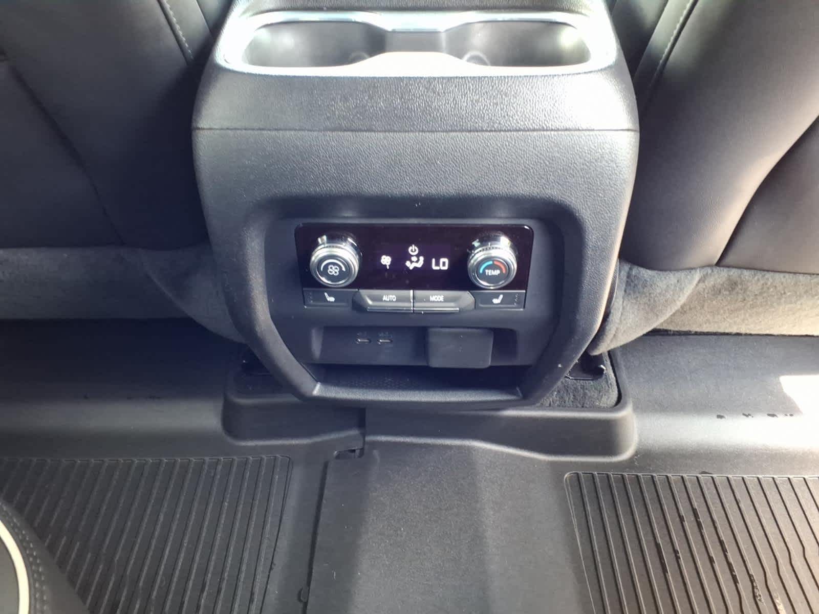 2024 GMC Acadia AWD Denali