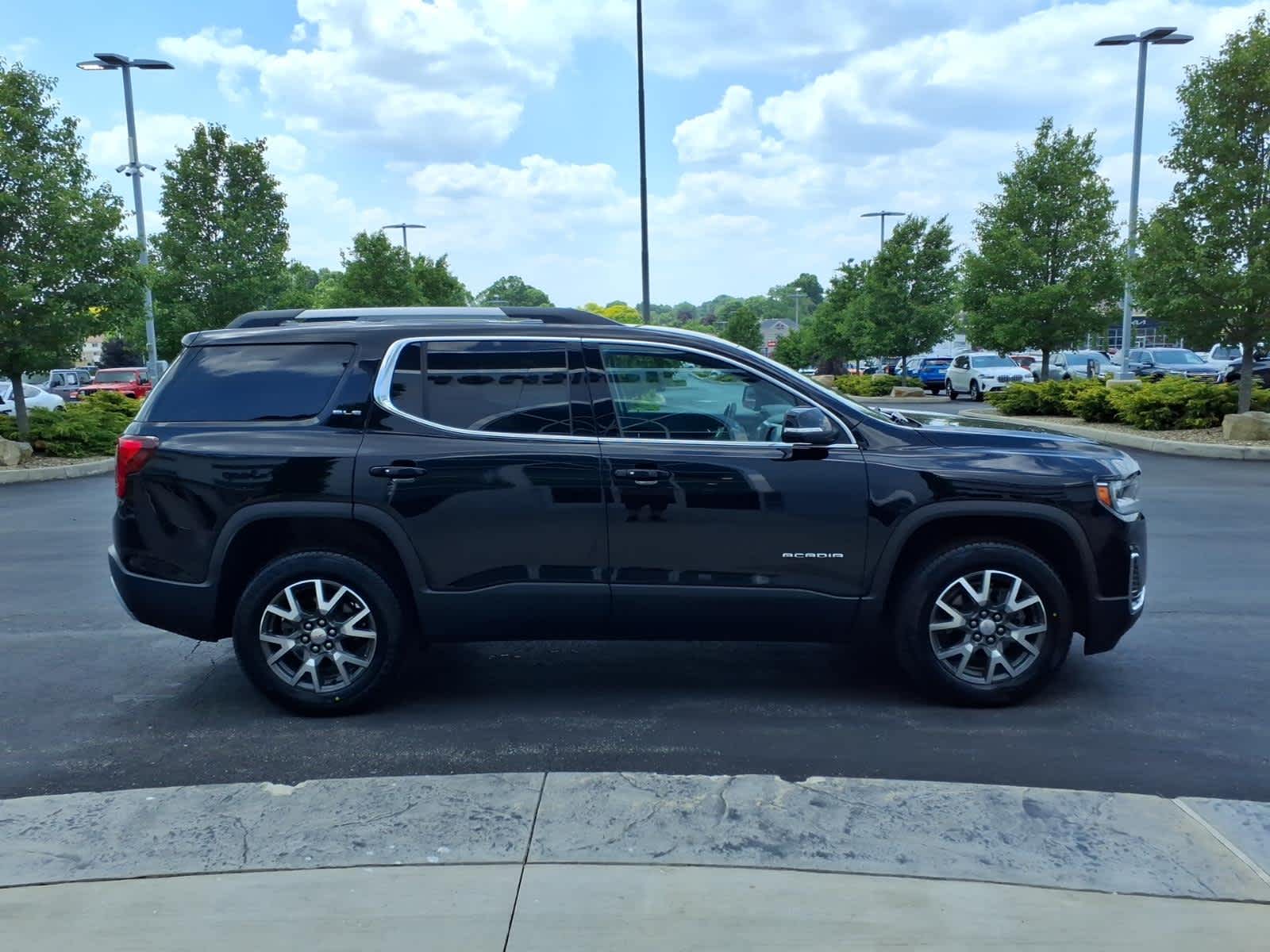 2022 GMC Acadia SLE