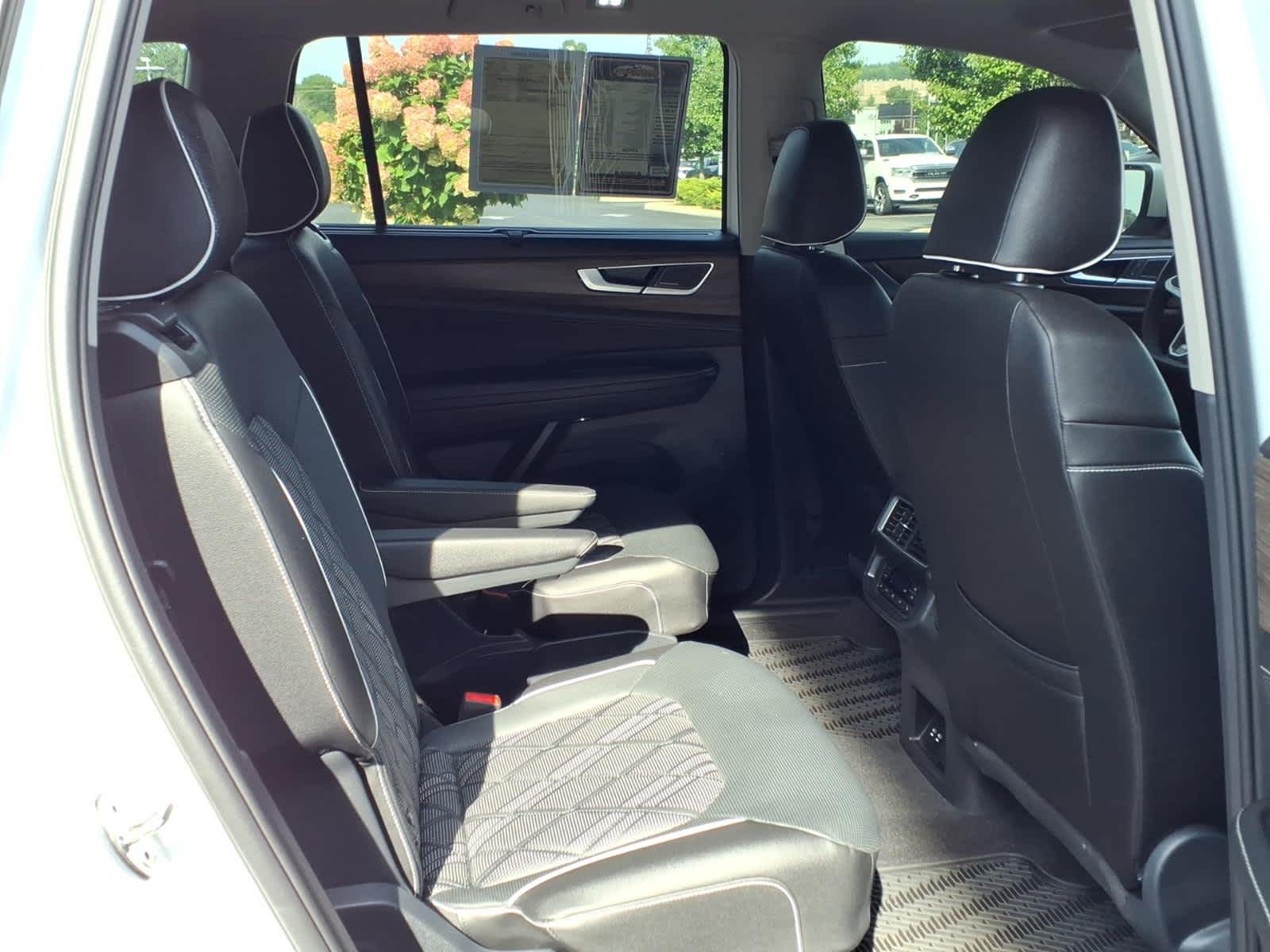 2025 Volkswagen Atlas 2.0T SEL Premium R-Line