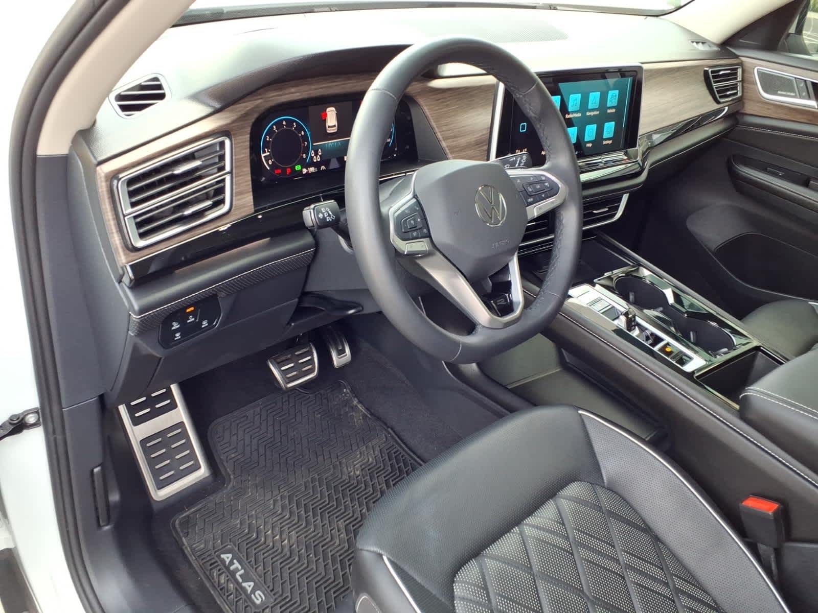 2025 Volkswagen Atlas 2.0T SEL Premium R-Line