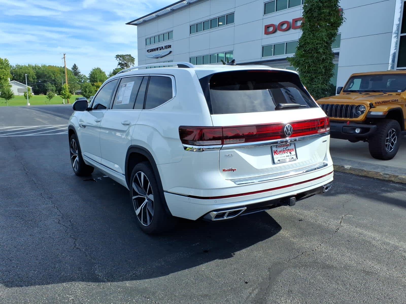 2025 Volkswagen Atlas 2.0T SEL Premium R-Line