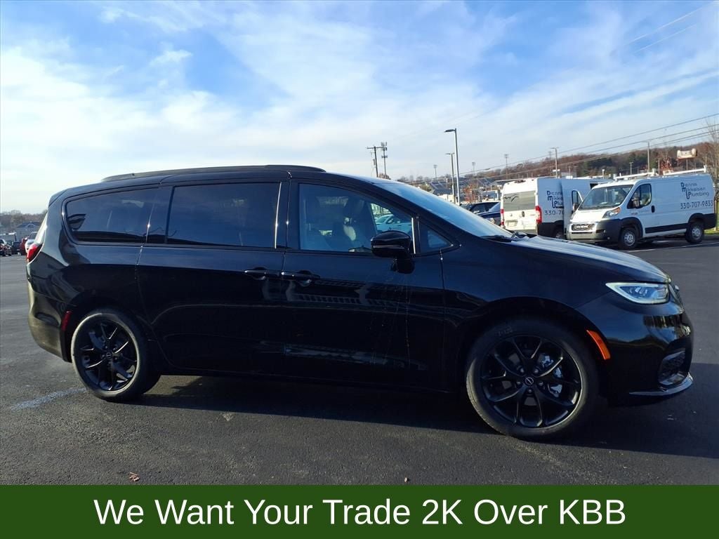 2026 Chrysler Pacifica Select