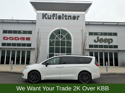 2026 Chrysler Pacifica Select